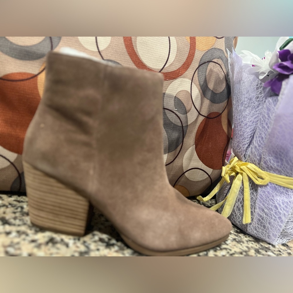 American Rag Womens Eryn Suede Ankle Booties Taupe 9.5 Medium (B M)